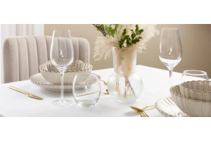 Elevating Event Décor with White and Satin Band Tablecloths
